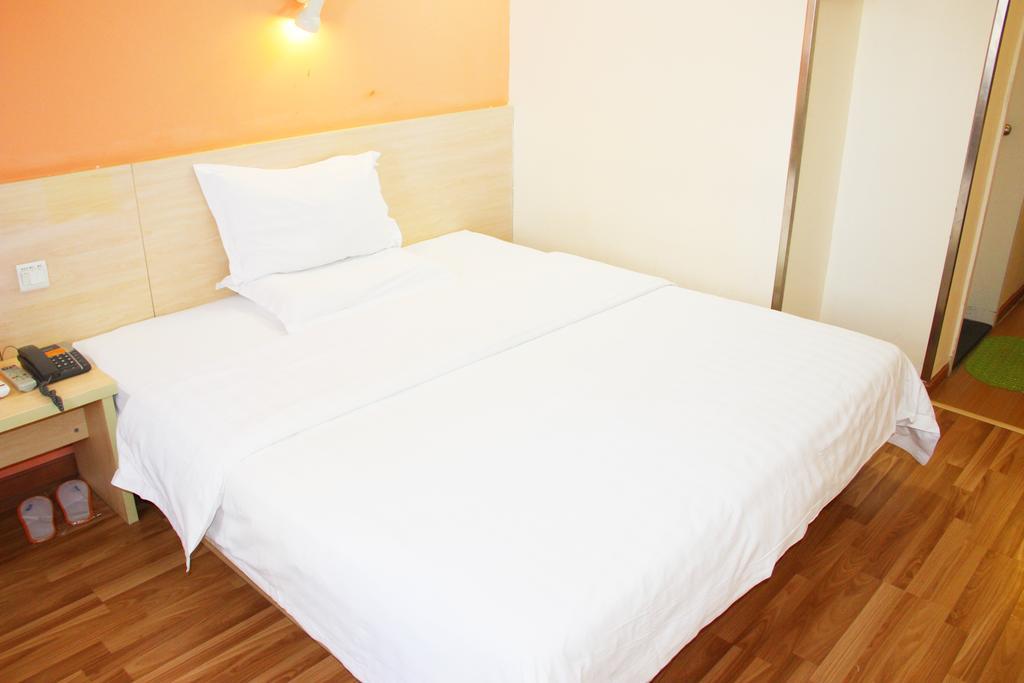 7Days Inn Premium Guangzhou Tianhe West Tiyu Road Subway Station Exterior photo
