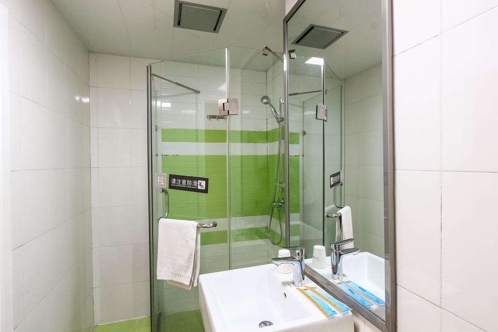 7Days Inn Premium Guangzhou Tianhe West Tiyu Road Subway Station Exterior photo